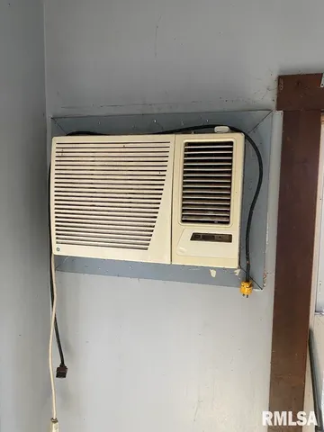 $450,000 | 2255 North County Road, Westfield, IL 62474