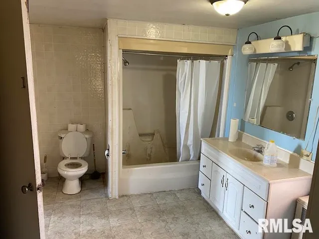 $450,000 | 2255 North County Road, Westfield, IL 62474