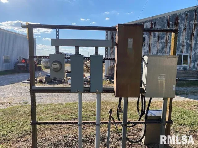 $450,000 | 2255 North County Road, Westfield, IL 62474