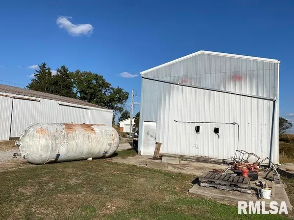 $375,000 | 2255 North County Road, Westfield, IL 62474