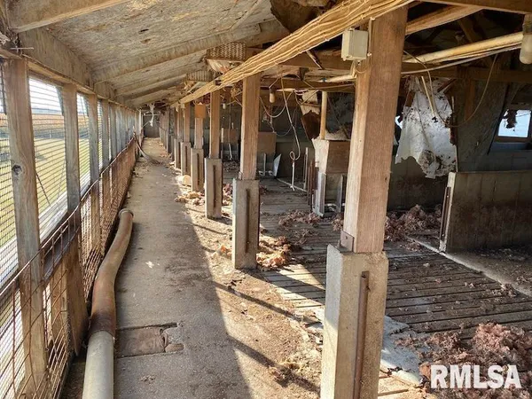 $375,000 | 2255 North County Road, Westfield, IL 62474