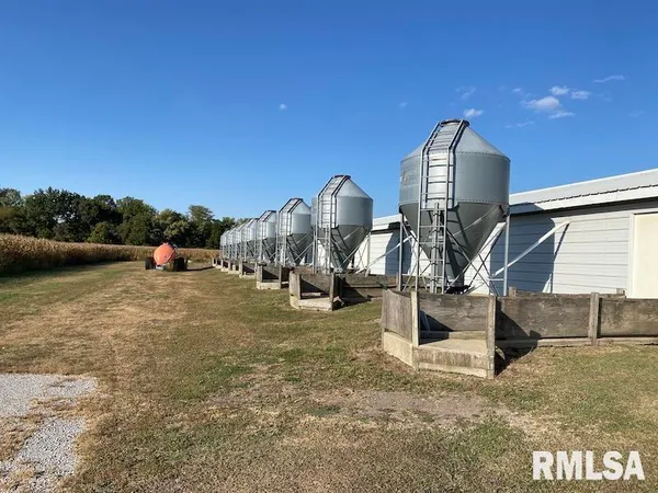 $375,000 | 2255 North County Road, Westfield, IL 62474