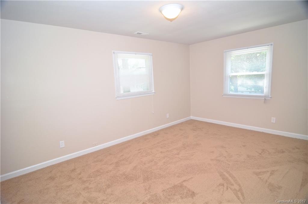 910 Log Cabin Road Charlotte, NC 28213 - Photo 11 of 24 Gallery Image 11