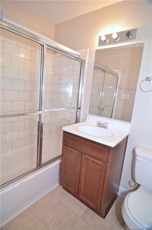 910 Log Cabin Road Charlotte, NC 28213 - Photo 12 of 24 Gallery Image 12