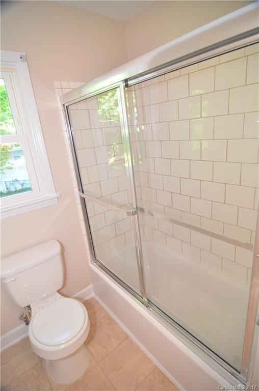 910 Log Cabin Road Charlotte, NC 28213 - Photo 15 of 24 Gallery Image 15