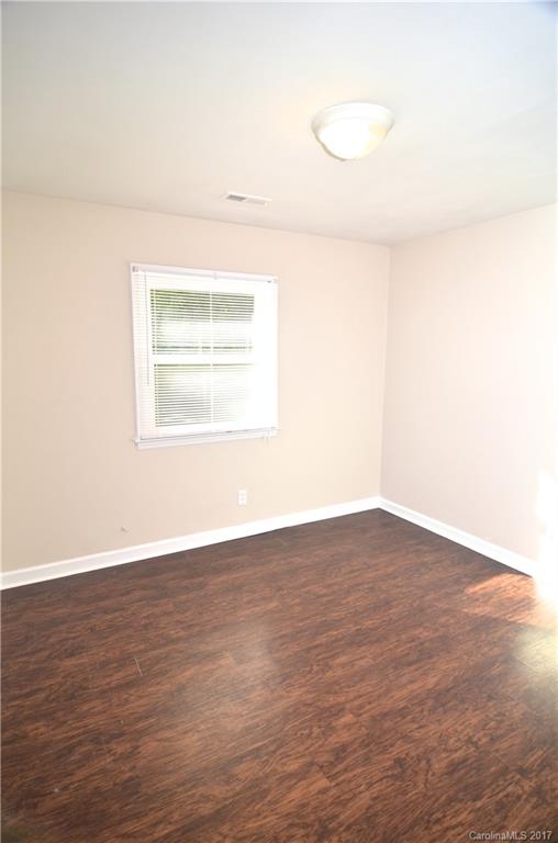 910 Log Cabin Road Charlotte, NC 28213 - Photo 17 of 24 Gallery Image 17