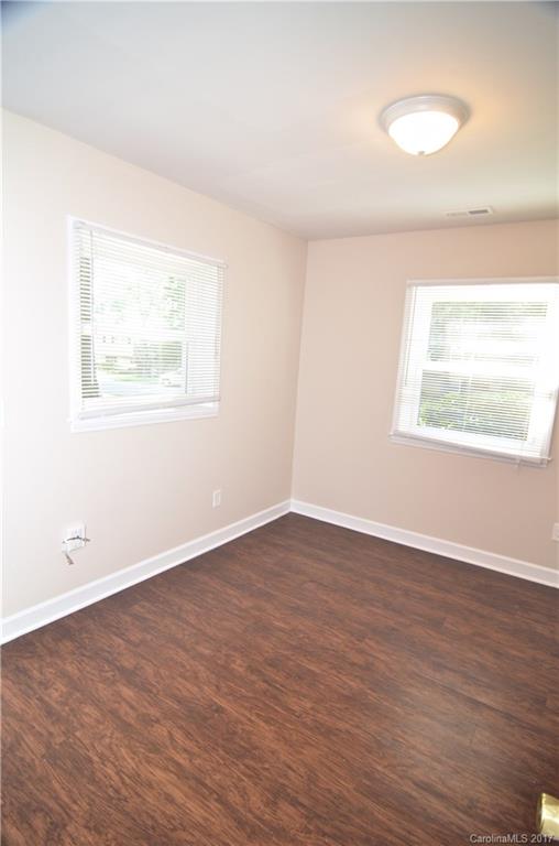 910 Log Cabin Road Charlotte, NC 28213 - Photo 19 of 24 Gallery Image 19