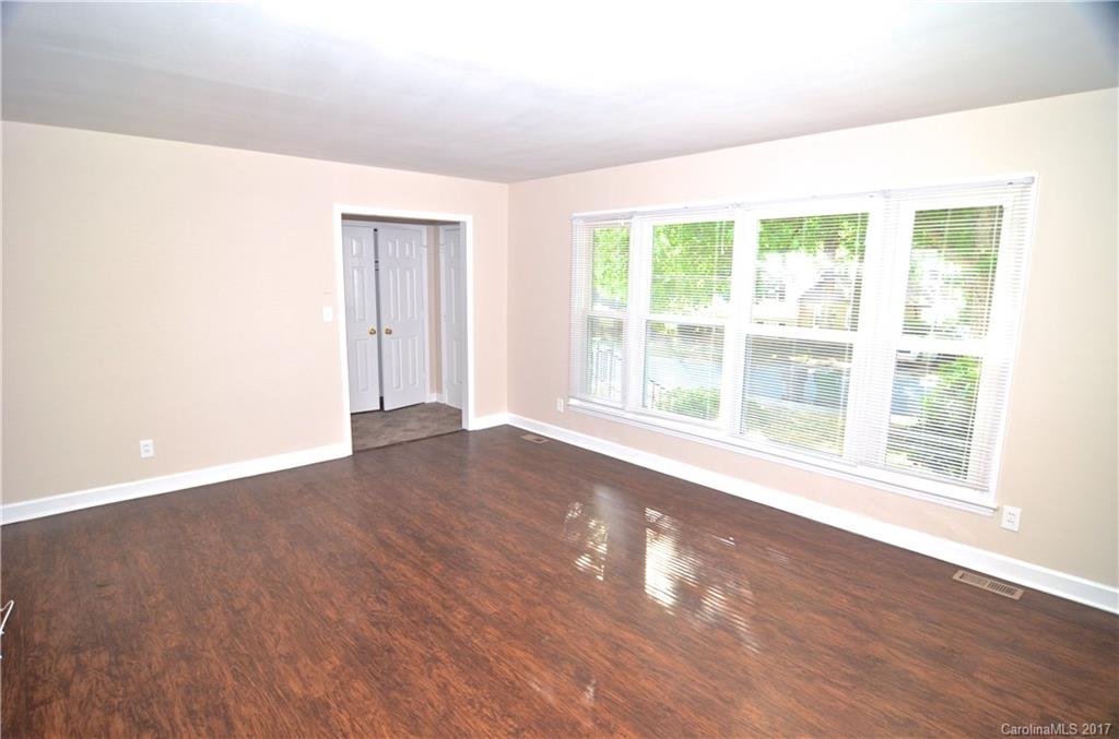 910 Log Cabin Road Charlotte, NC 28213 - Photo 3 of 24 Gallery Image 3