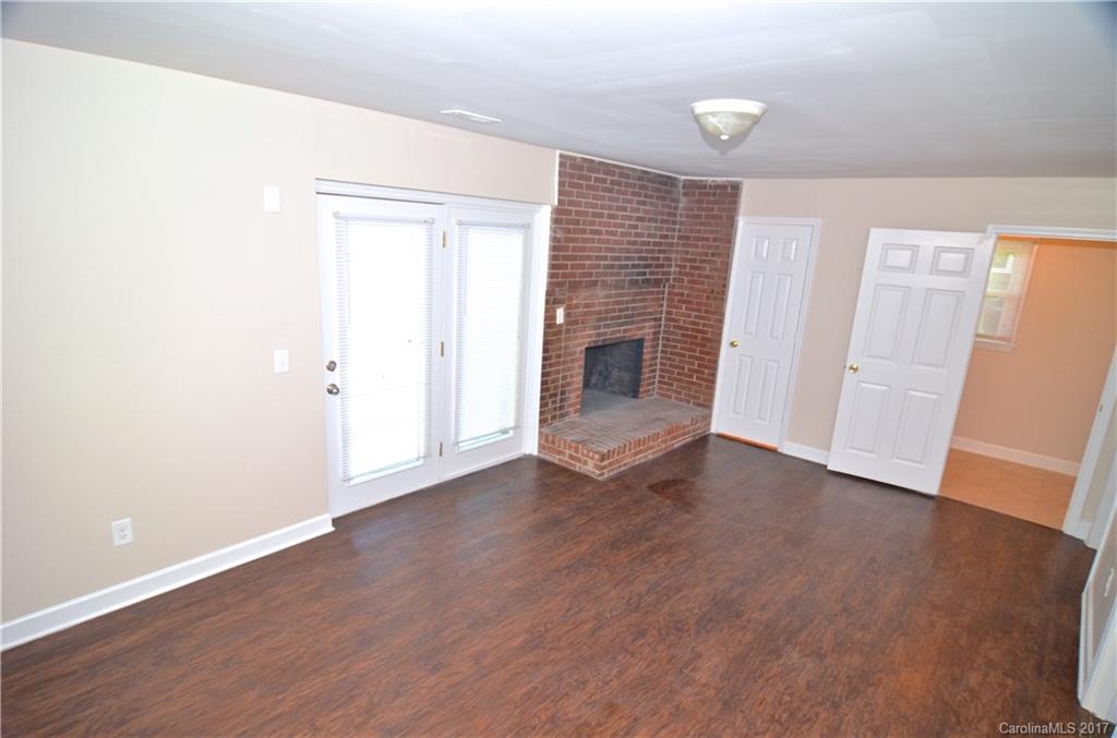 910 Log Cabin Road Charlotte, NC 28213 - Photo 21 of 24 Gallery Image 21