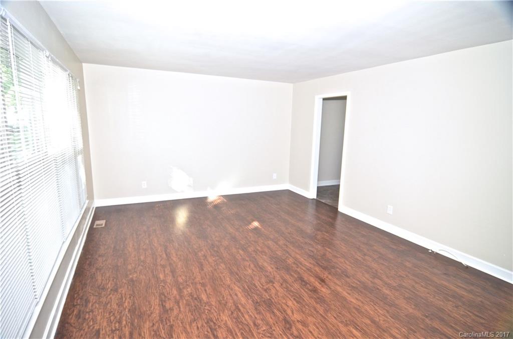 910 Log Cabin Road Charlotte, NC 28213 - Photo 4 of 24 Gallery Image 4
