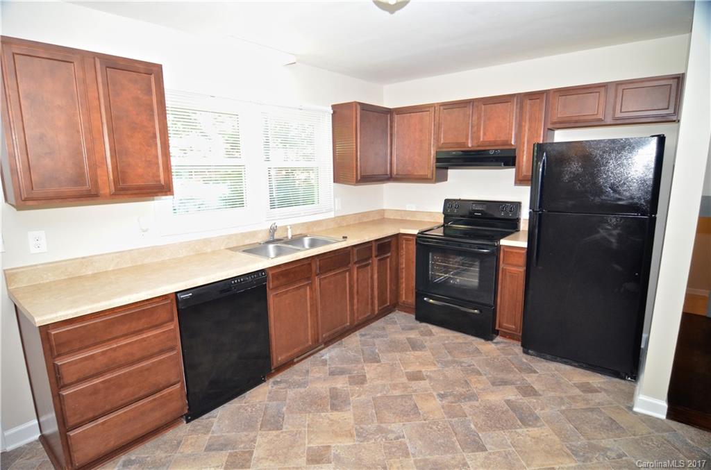 910 Log Cabin Road Charlotte, NC 28213 - Photo 5 of 24 Gallery Image 5