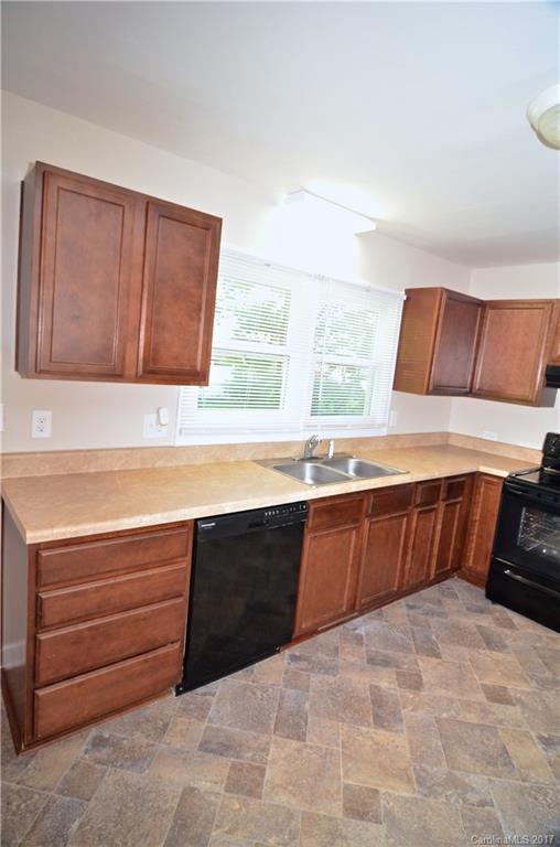 910 Log Cabin Road Charlotte, NC 28213 - Photo 7 of 24 Gallery Image 7