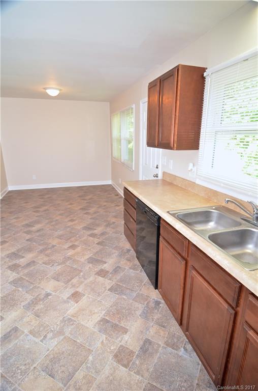 910 Log Cabin Road Charlotte, NC 28213 - Photo 8 of 24 Gallery Image 8