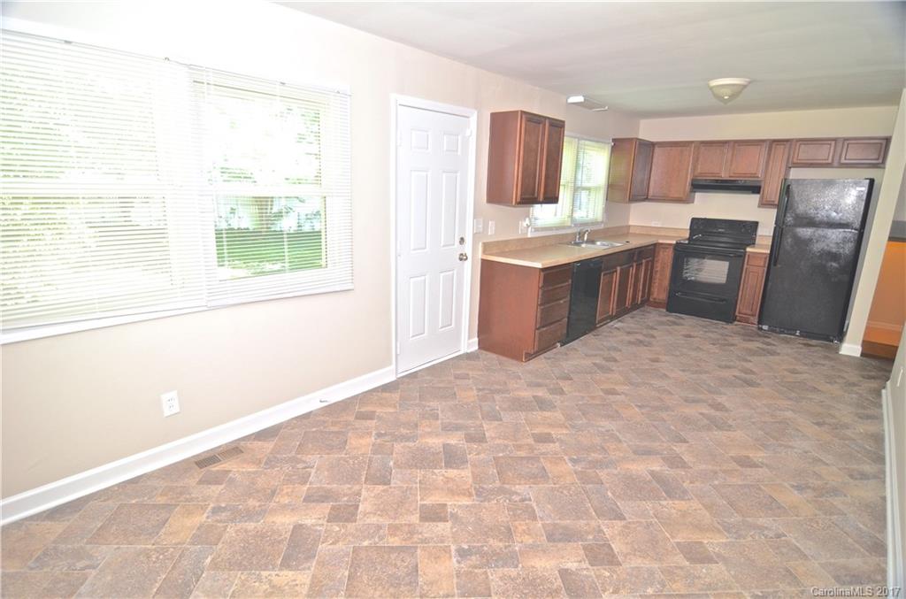 910 Log Cabin Road Charlotte, NC 28213 - Photo 9 of 24 Gallery Image 9
