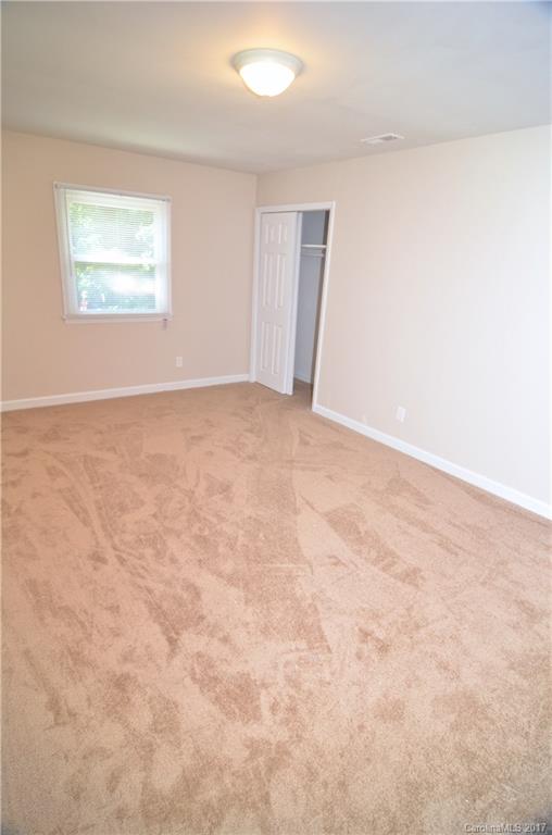 910 Log Cabin Road Charlotte, NC 28213 - Photo 10 of 24 Gallery Image 10