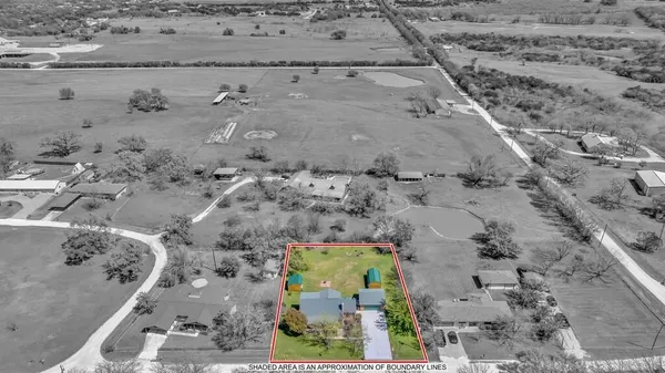 $299,000 | 114 Quail Lake West, Whitney, TX 76692