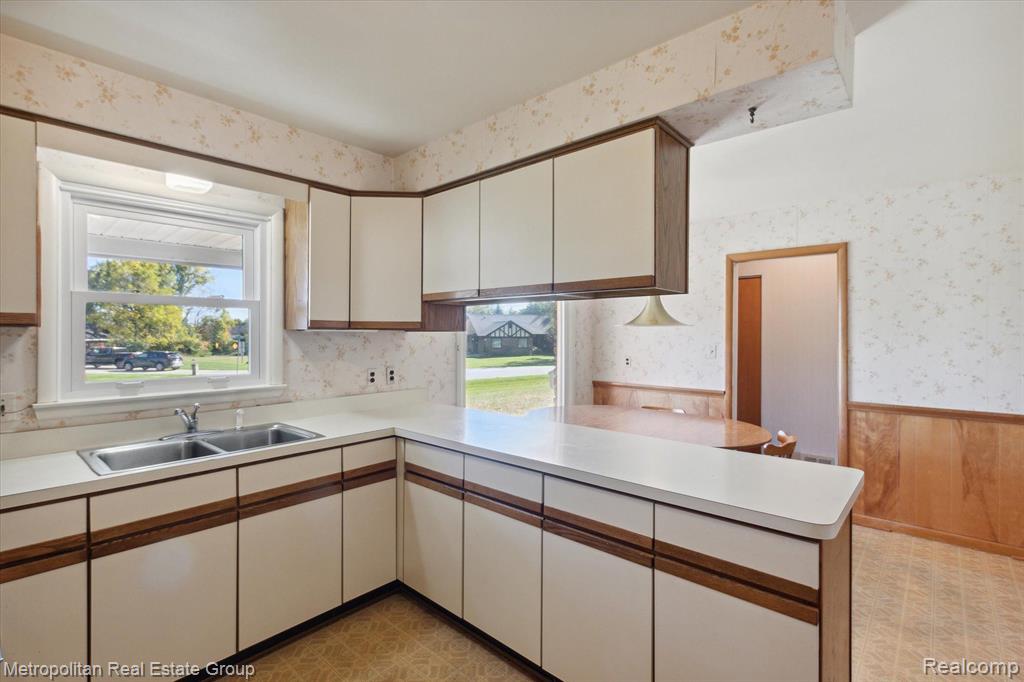 26115 Steele Road Farmington Hills, MI 48331 - Photo 11 of 40