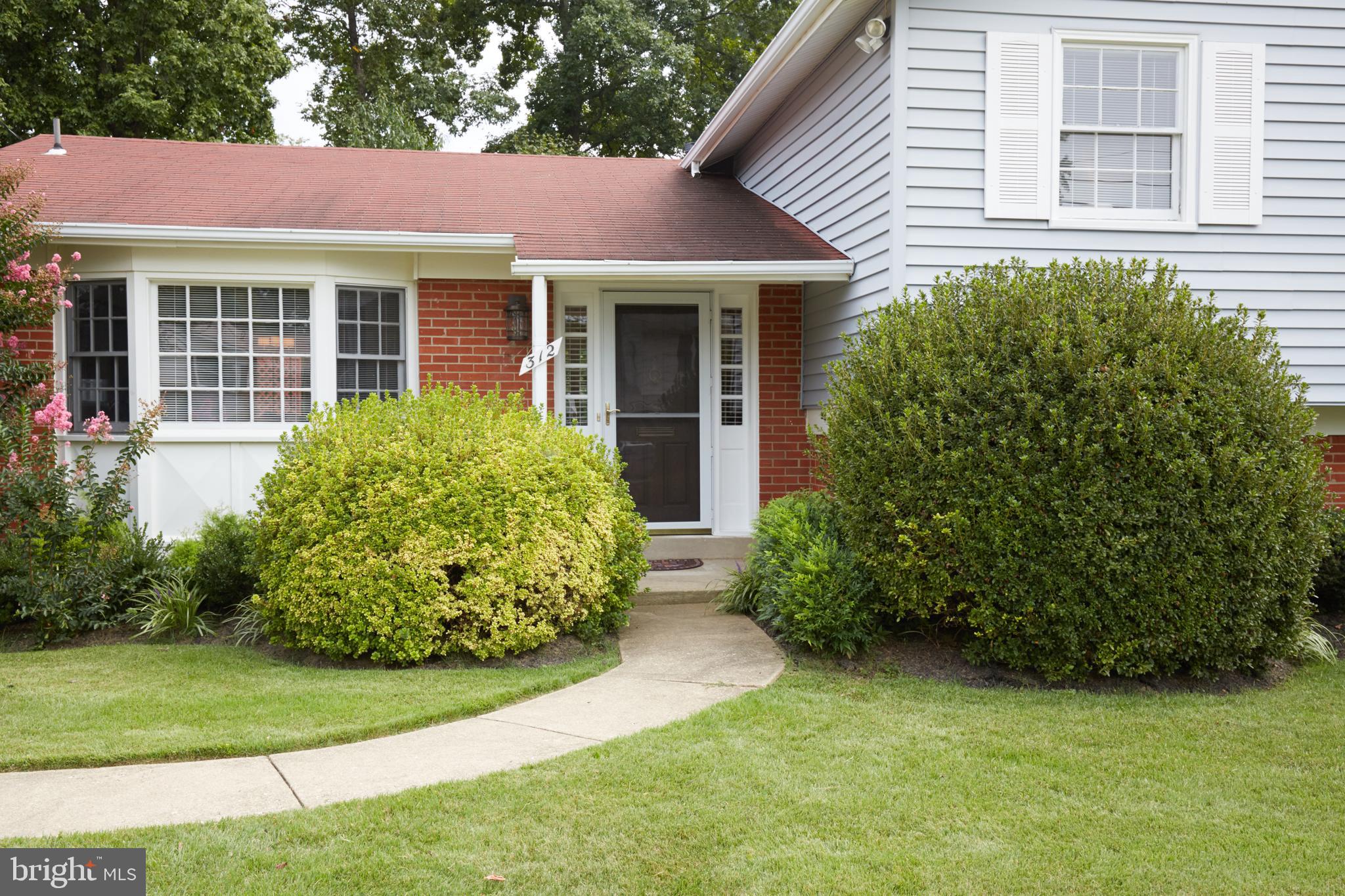 312 Hannes Street Silver Spring, MD 20901 - Photo 3 of 33