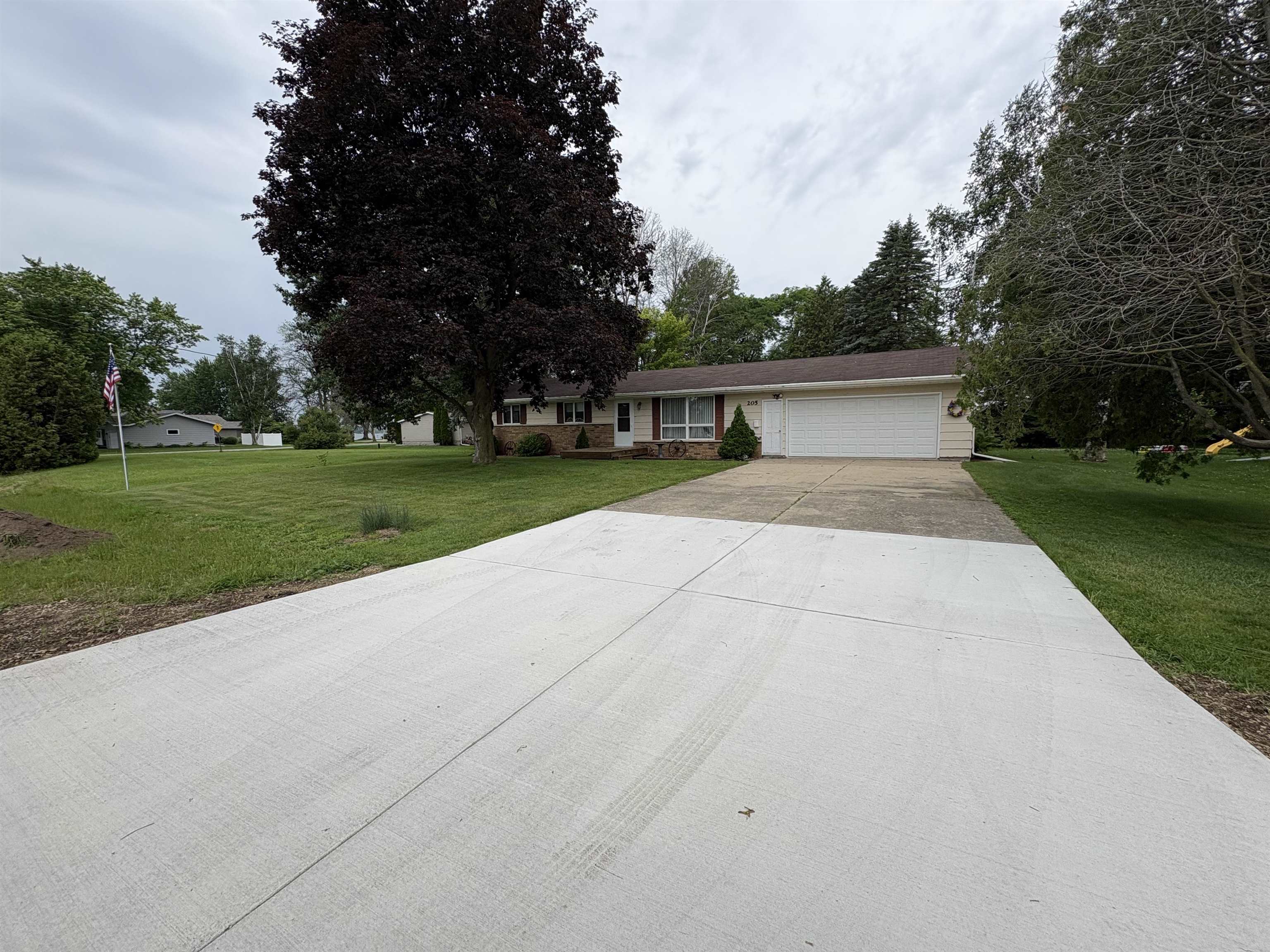 205 North Meyer Street Cecil, WI 54111 - Photo 2 of 25