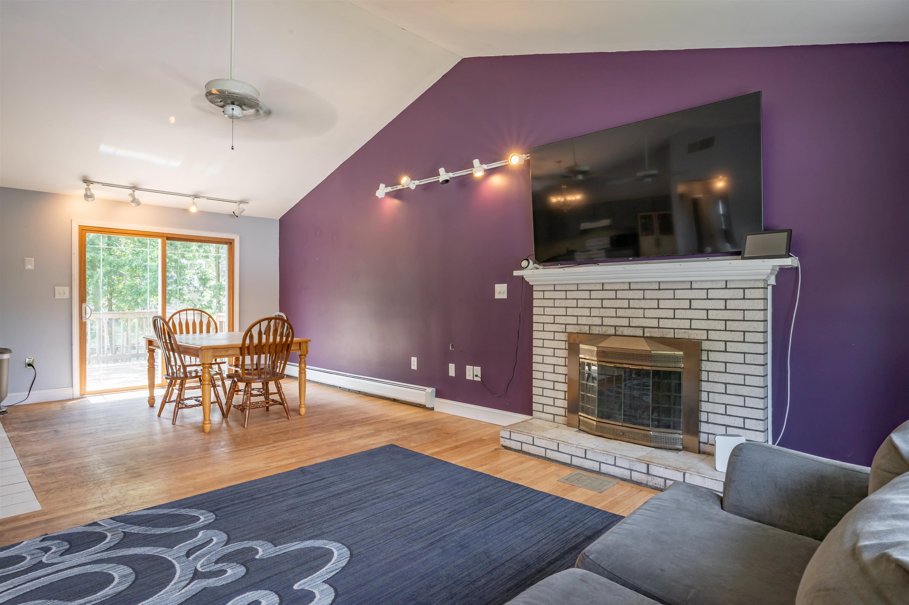 36 Nightingale Road Nashua, NH 03062 - Photo 2 of 17