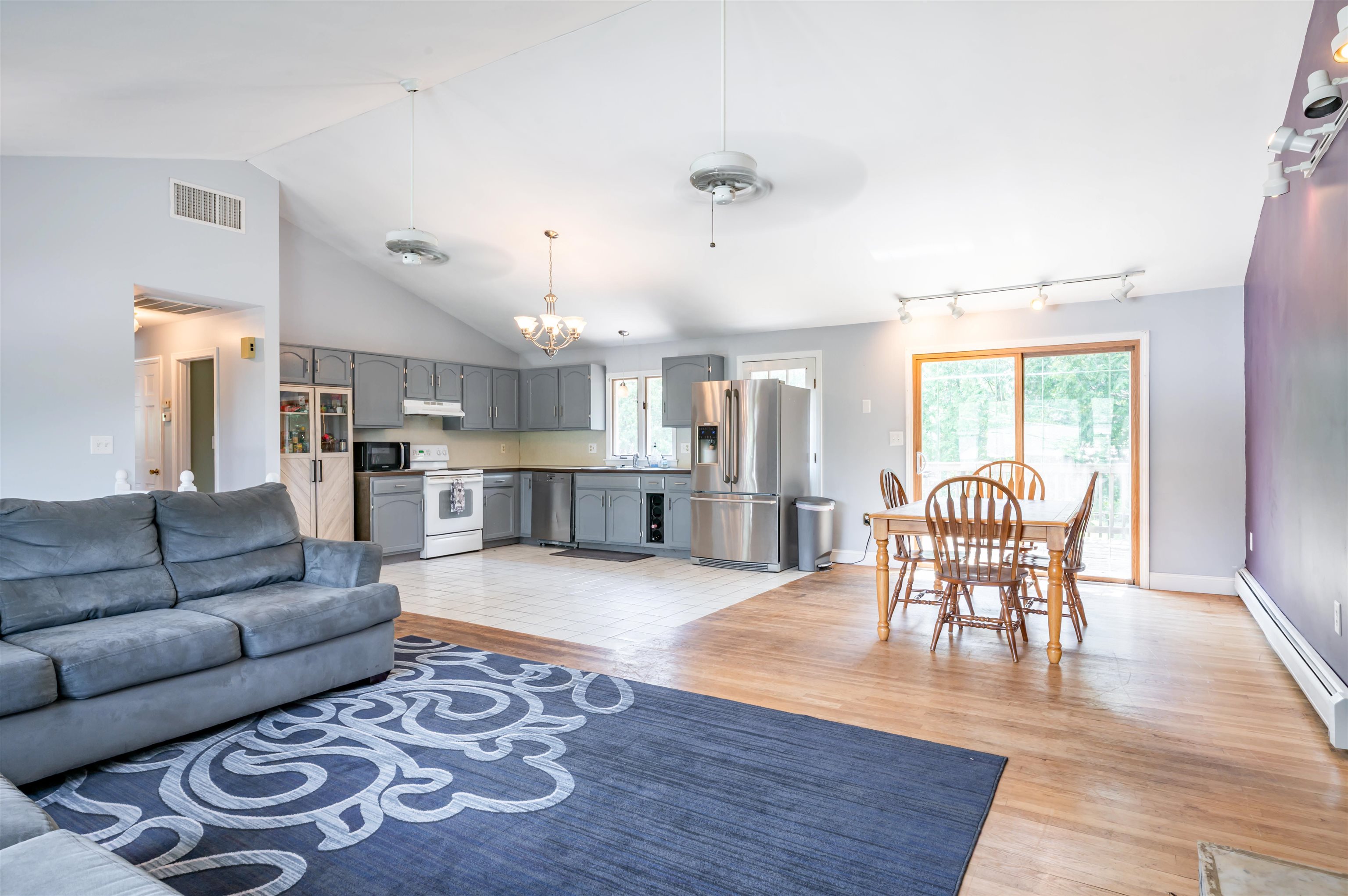 36 Nightingale Road Nashua, NH 03062 - Photo 4 of 17