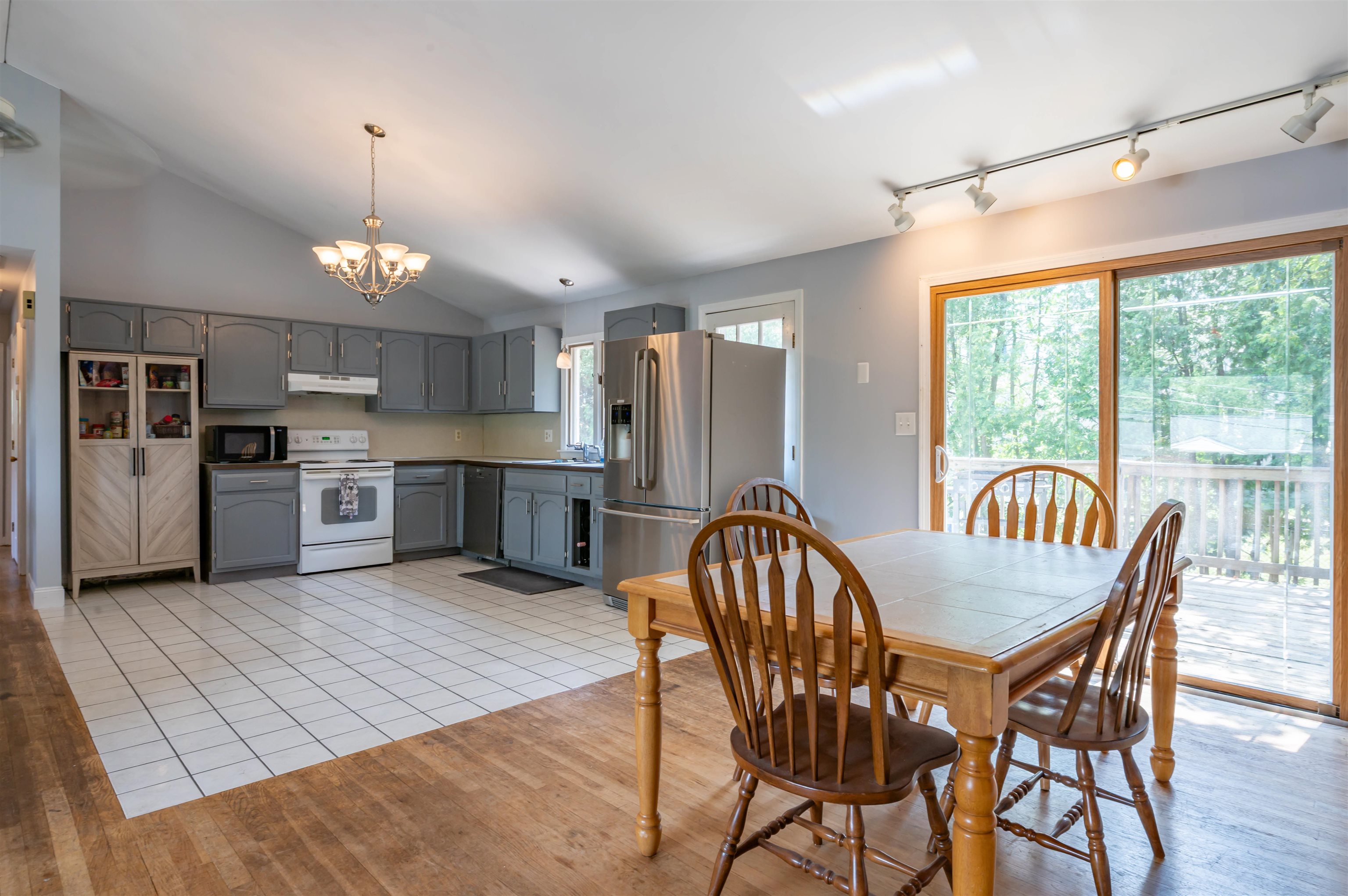 36 Nightingale Road Nashua, NH 03062 - Photo 5 of 17