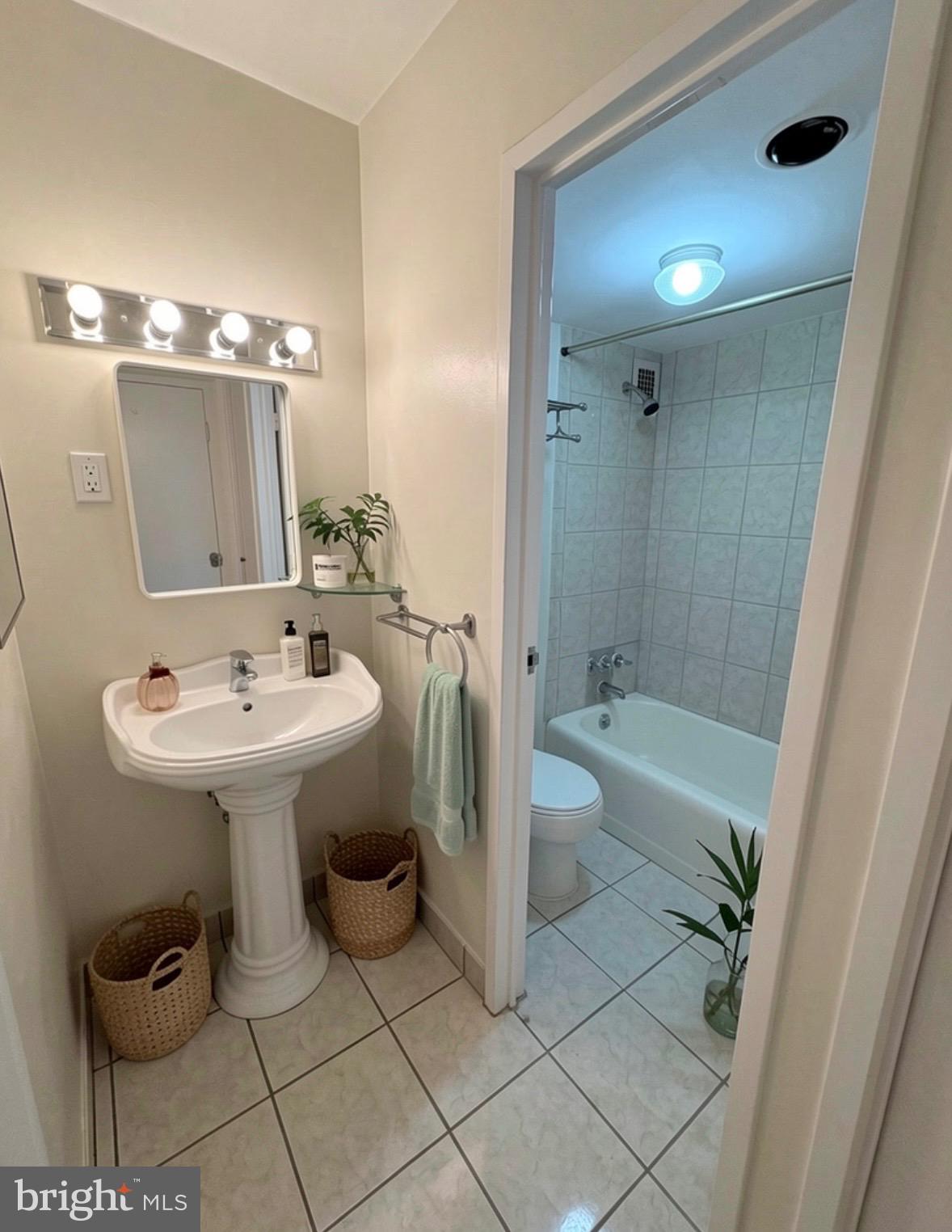 2800 Wisconsin Avenue Northwest, Unit 601 Washington, DC 20007 - Photo 9 of 23 Charming bathroom with modern fixtures.