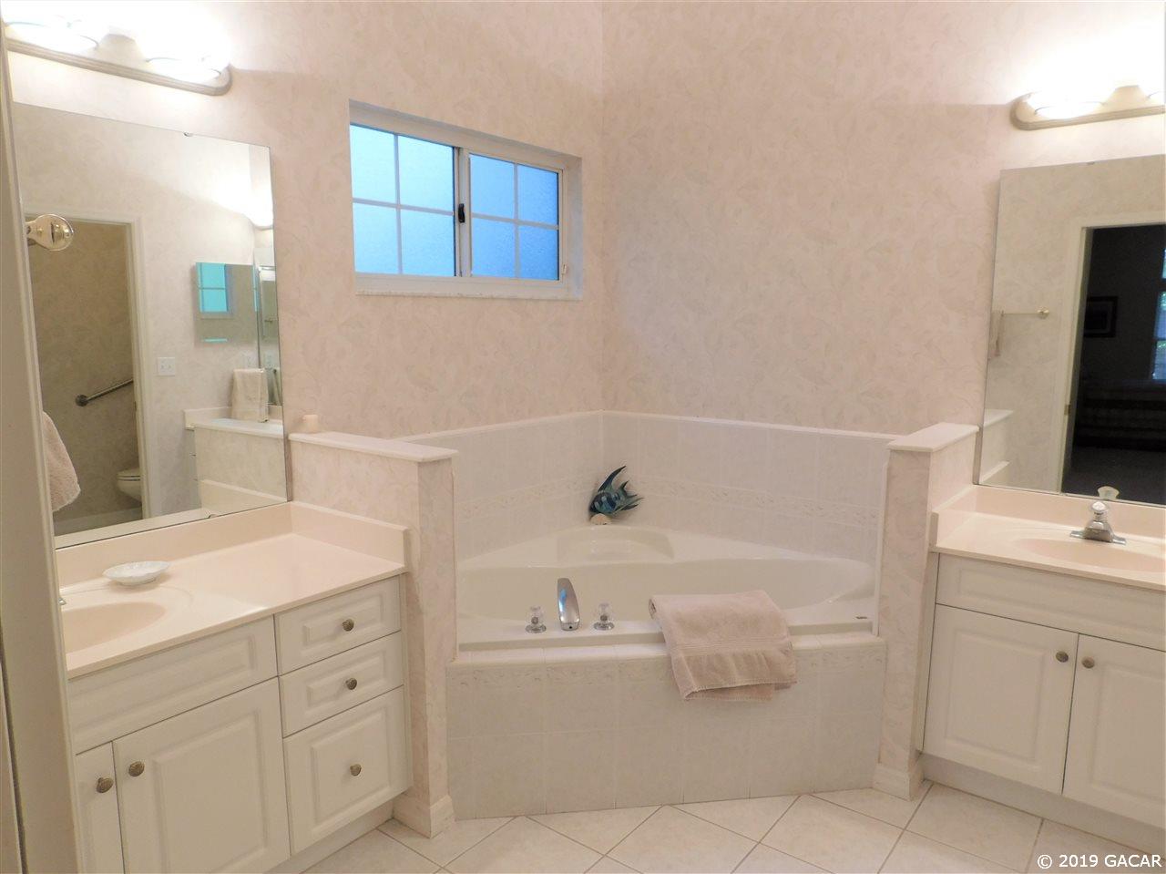 8014 Southwest 16 Place Gainesville, FL 32607 - Photo 10 of 17 Gallery Image 10