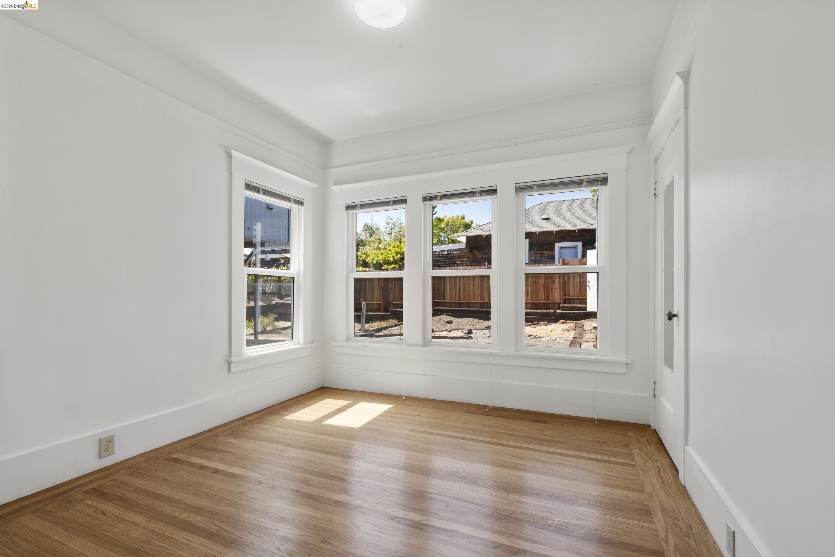 4283 Howe Street Oakland, CA 94611 - Photo 11 of 38