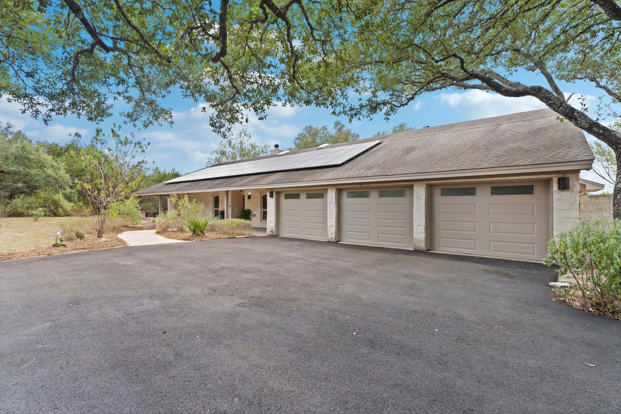 24 Long Creek Road Austin, TX 78737 - Photo 4 of 36 Gallery Image 4