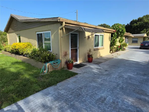 $2,400 | 4321 Kirby Loop Road, Unit 1, Fort Pierce, FL 34981