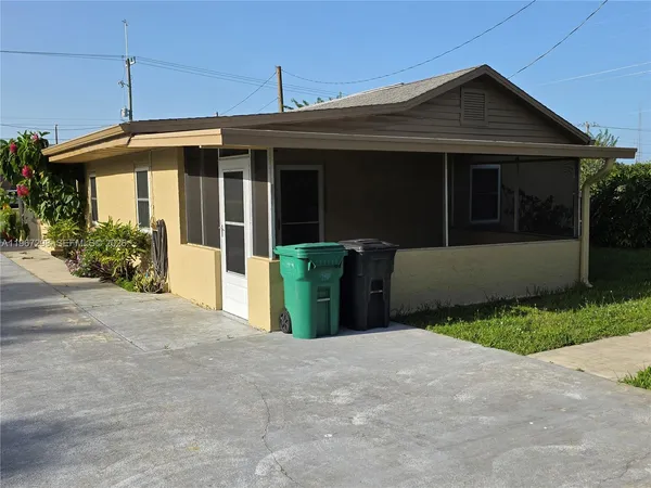 $2,400 | 4321 Kirby Loop Road, Unit 1, Fort Pierce, FL 34981