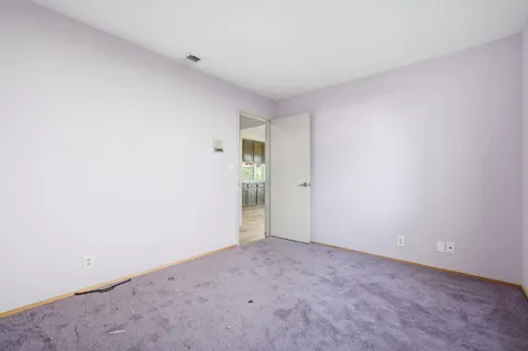 a view of empty room with a ceiling fan