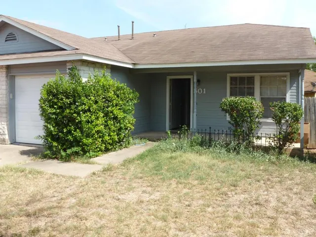 $1,350 | 501-503 Burlwood Court, Round Rock, TX 78664