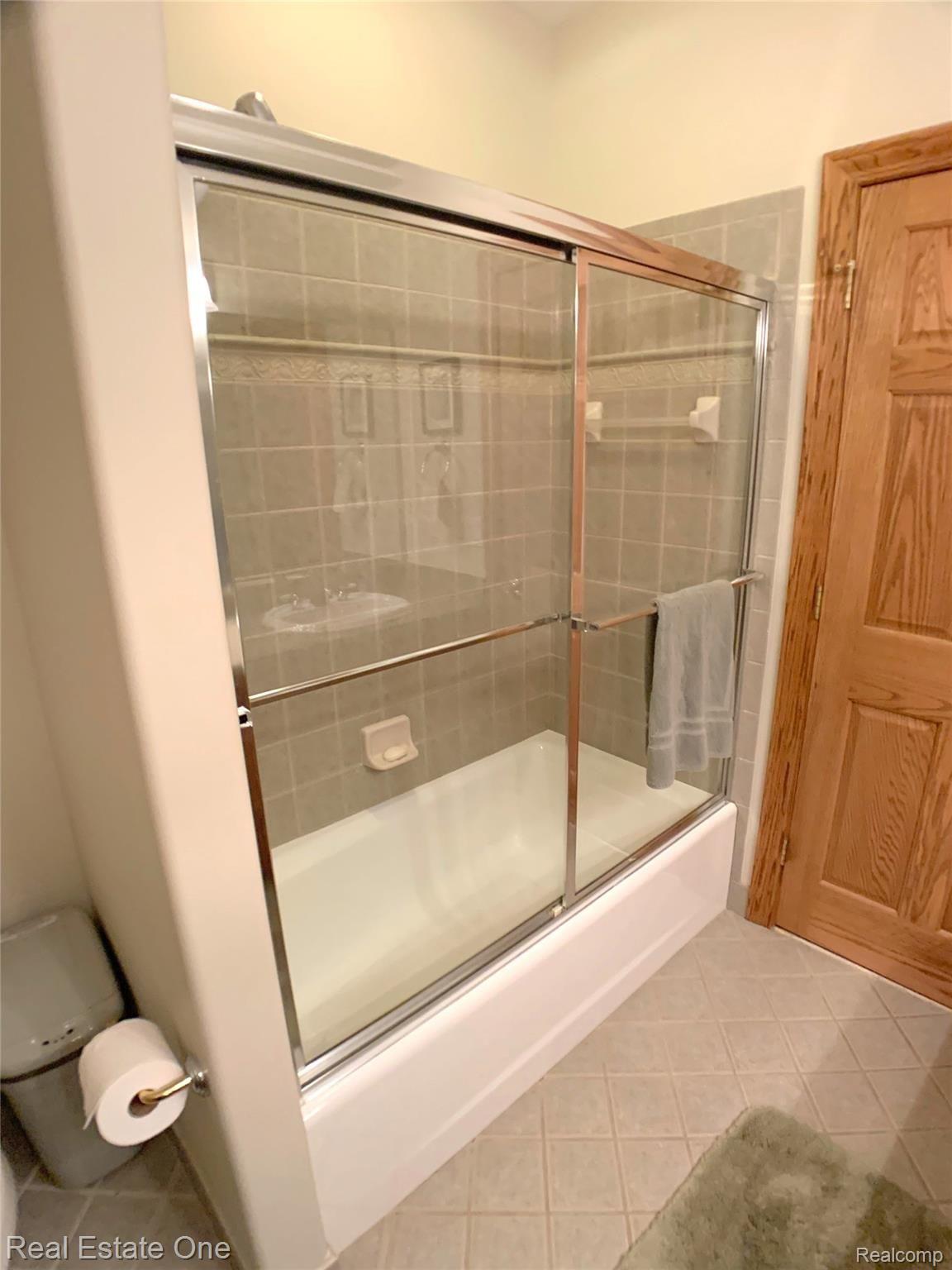 2739 Norton Lawn Street Rochester, MI 48307 - Photo 35 of 47 30.jpg