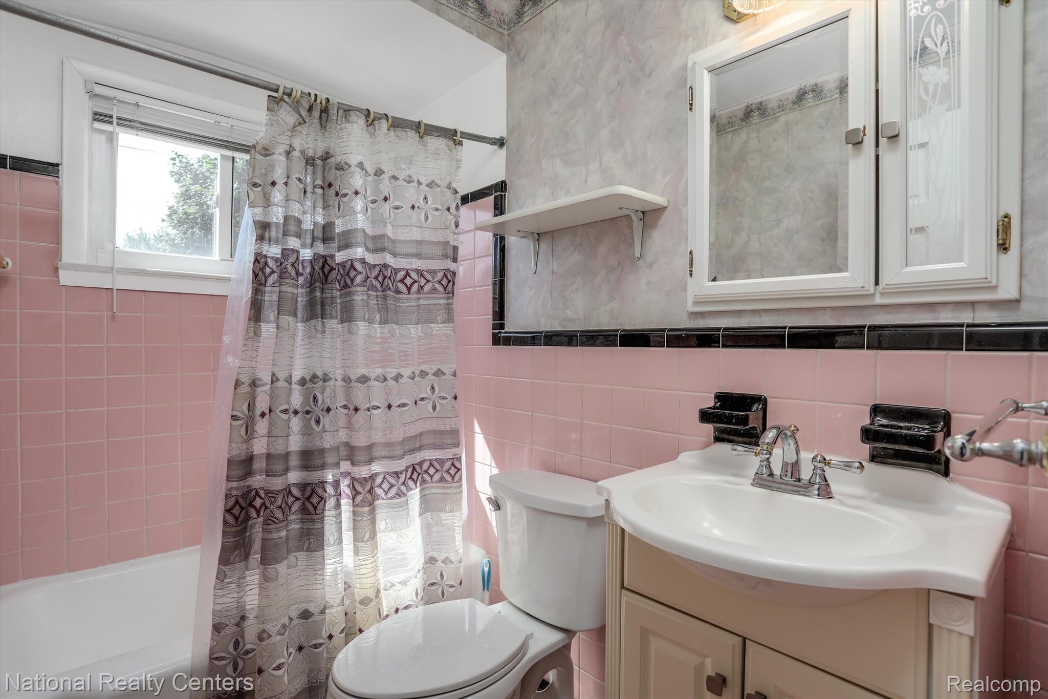 6037 Inkster Road Garden City, MI 48135 - Photo 13 of 26 Main bath on first floor