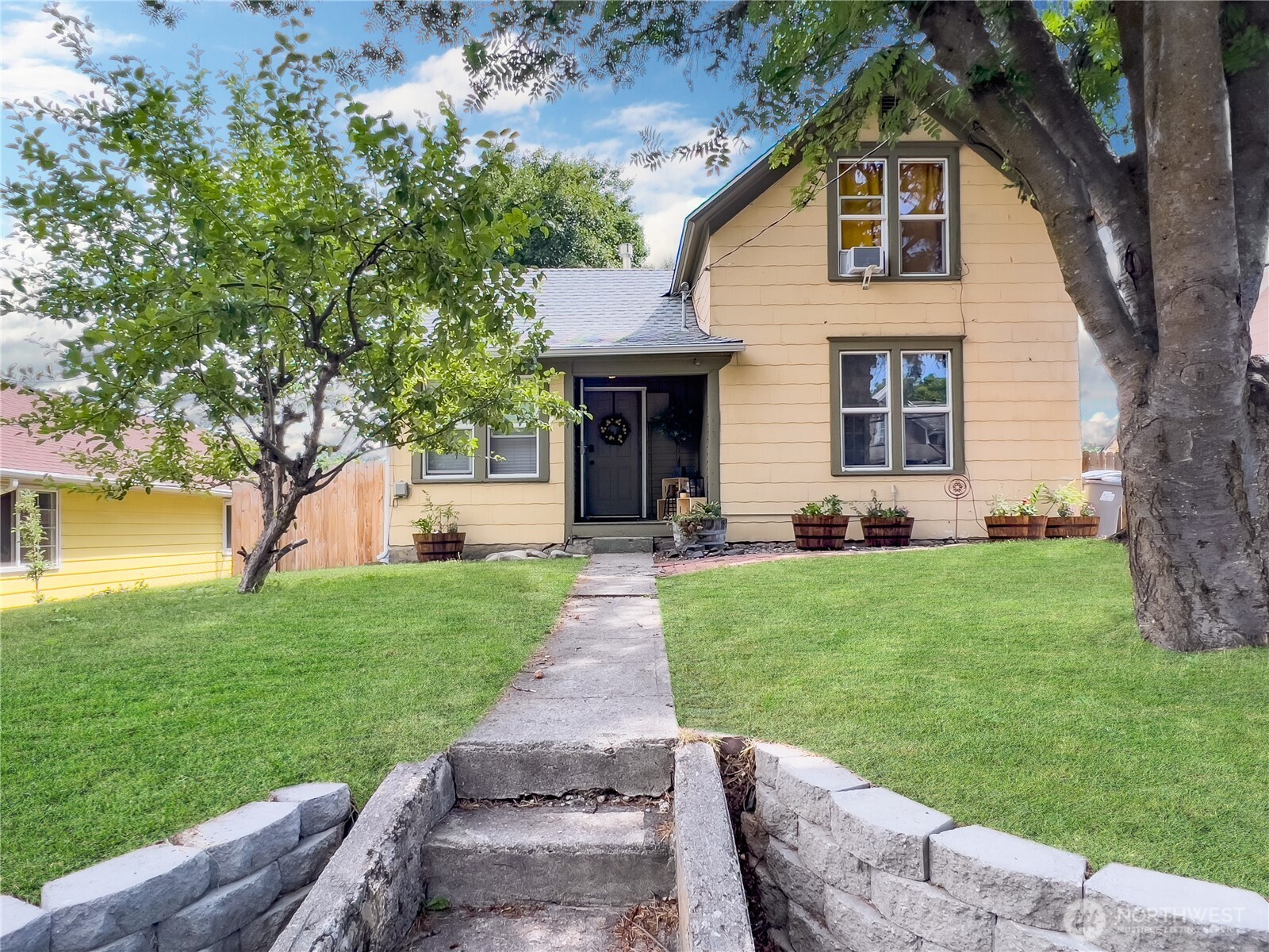 321 Northwest Harrison Street Pullman, WA 99163 - Photo 1 of 24