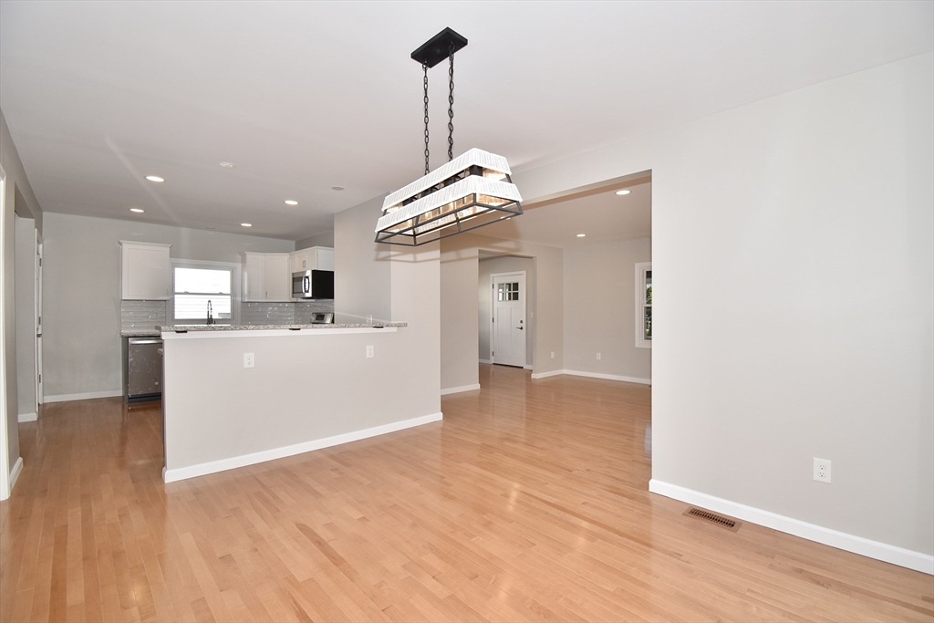 18 Stuyvesant Street Springfield, MA 01104 - Photo 11 of 39 Gallery Image 11