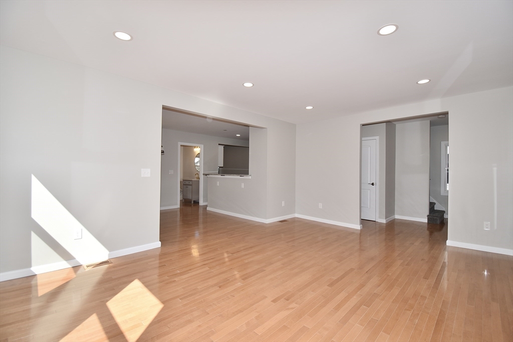 18 Stuyvesant Street Springfield, MA 01104 - Photo 16 of 39 Gallery Image 16