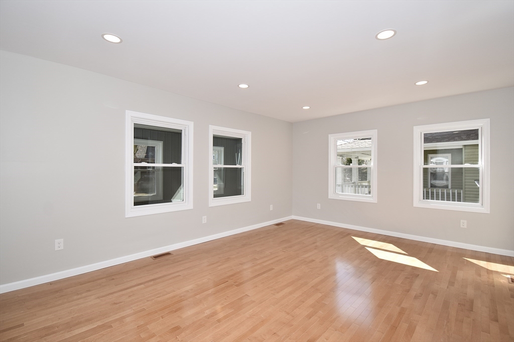 18 Stuyvesant Street Springfield, MA 01104 - Photo 19 of 39 Gallery Image 19
