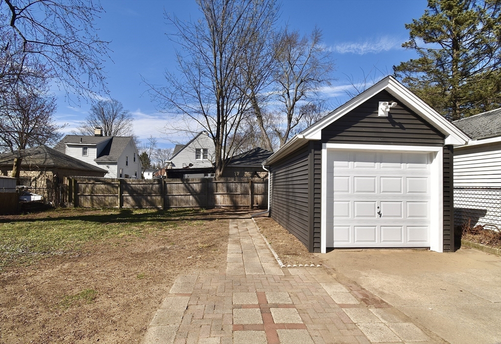 18 Stuyvesant Street Springfield, MA 01104 - Photo 3 of 39 Gallery Image 3