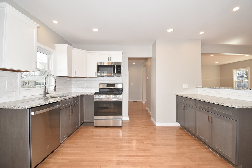 18 Stuyvesant Street Springfield, MA 01104 - Photo 4 of 39 Gallery Image 4