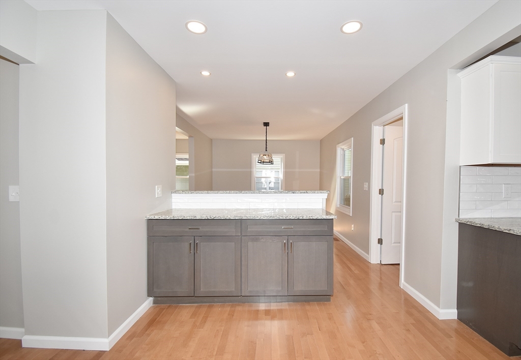 18 Stuyvesant Street Springfield, MA 01104 - Photo 7 of 39 Gallery Image 7