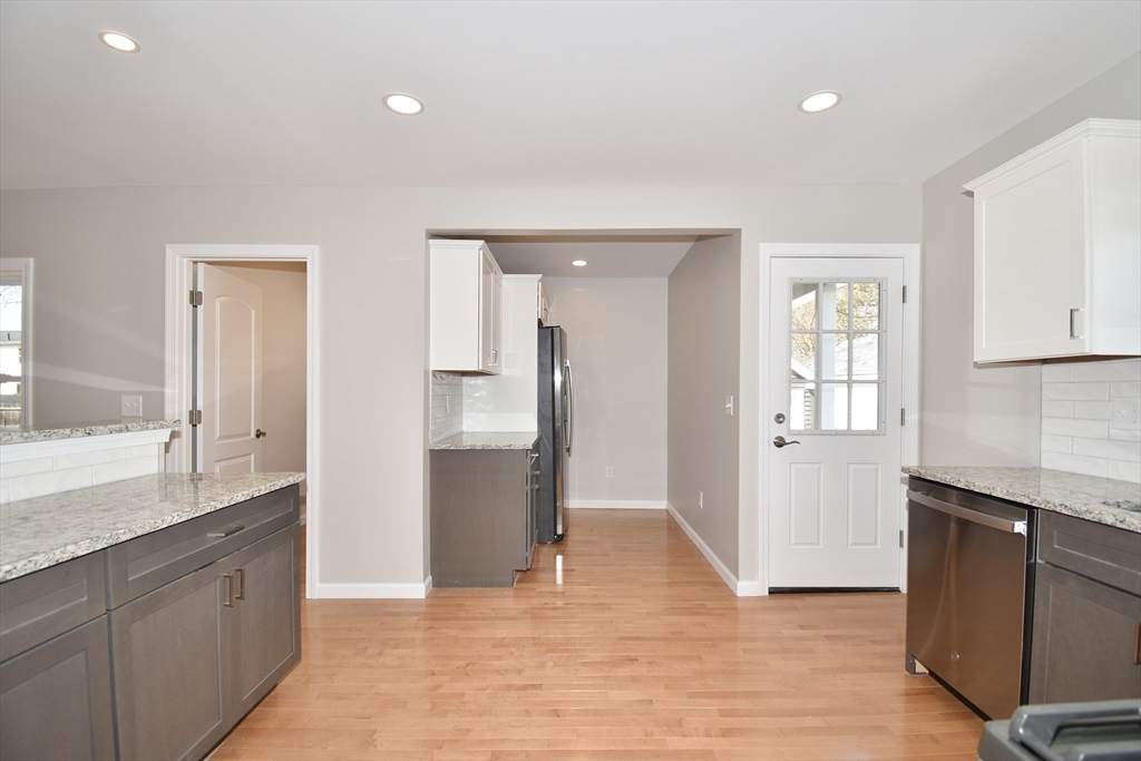 18 Stuyvesant Street Springfield, MA 01104 - Photo 8 of 39 Gallery Image 8