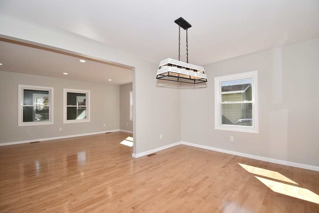 18 Stuyvesant Street Springfield, MA 01104 - Photo 9 of 39 Gallery Image 9