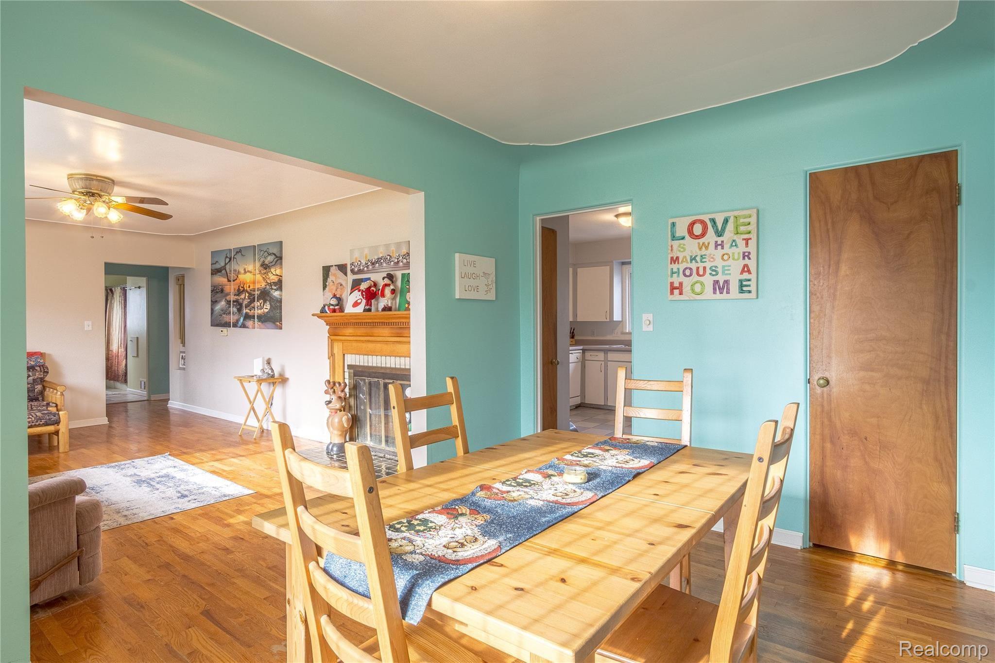 4335 Risedorph Street Burton, MI 48509 - Photo 5 of 18 Interiors (8 of 43).jpg