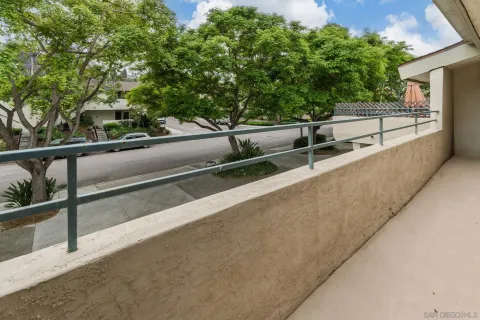 $699,999 | 2544 Navarra Drive, Unit 4, Carlsbad, CA 92009