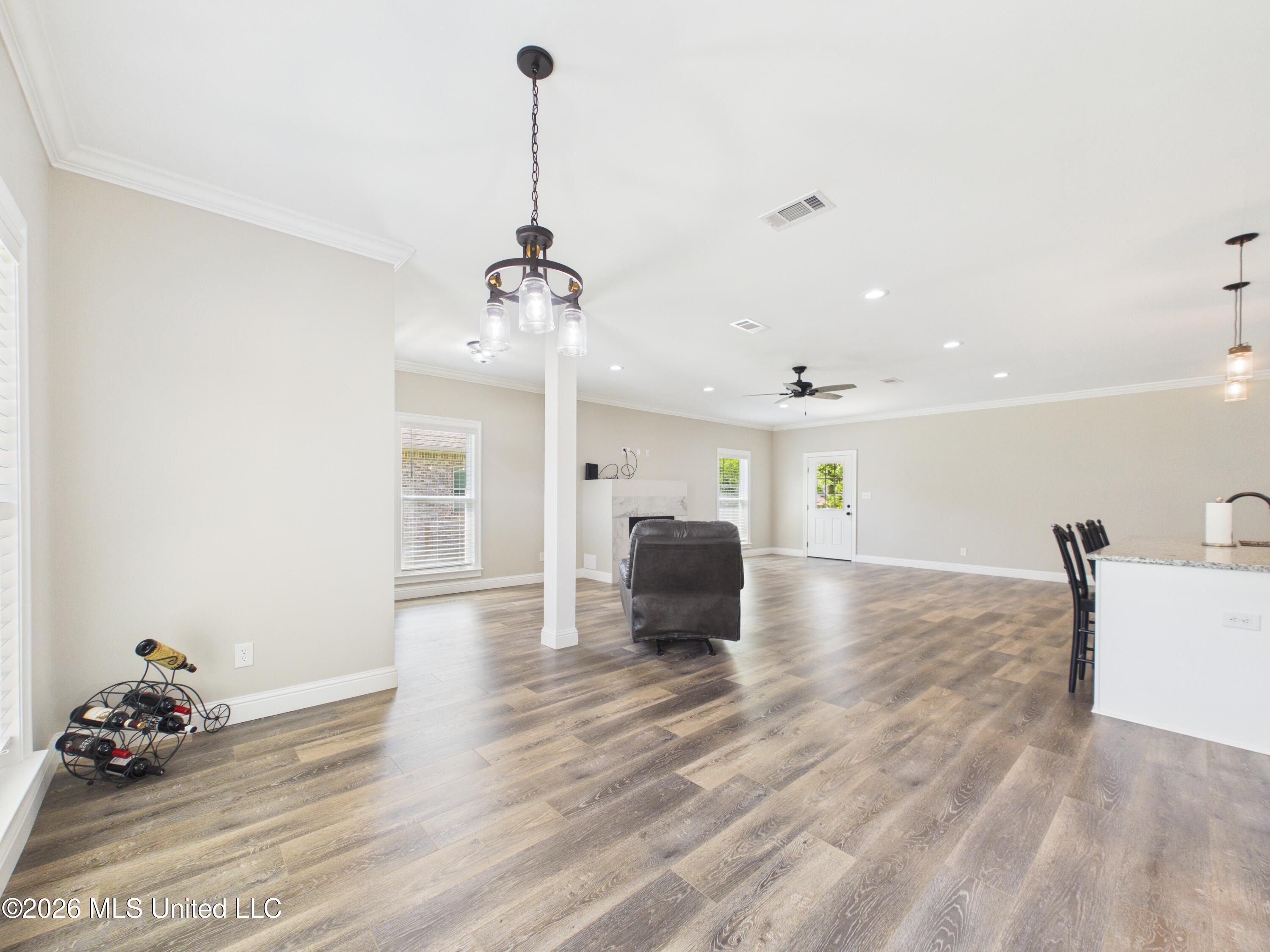 1925 Beachview Drive Ocean Springs, MS 39564 - Photo 16 of 33 CAM04449G0-PR0037-STILL017