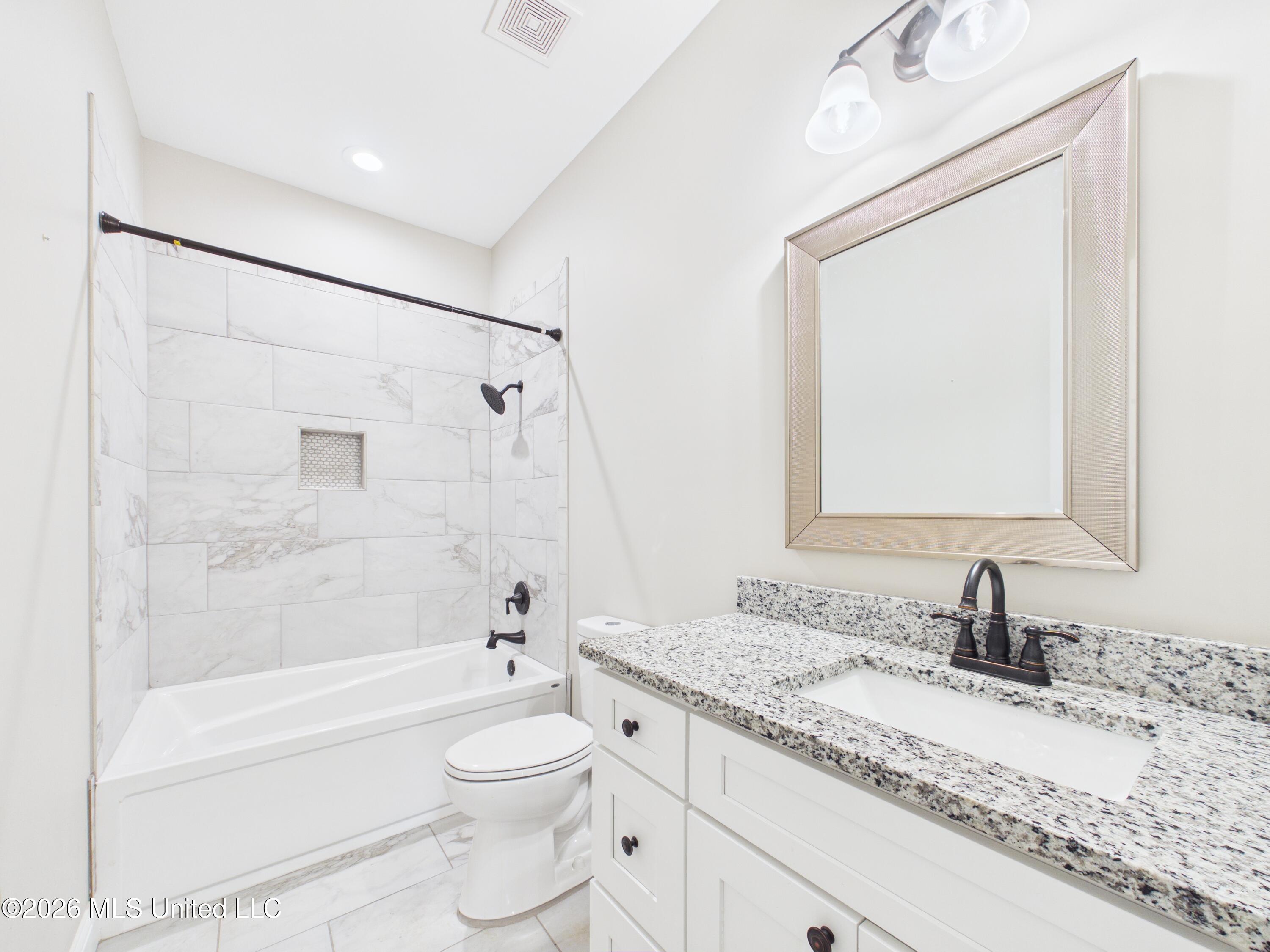 1925 Beachview Drive Ocean Springs, MS 39564 - Photo 20 of 33 CAM04449G0-PR0037-STILL020