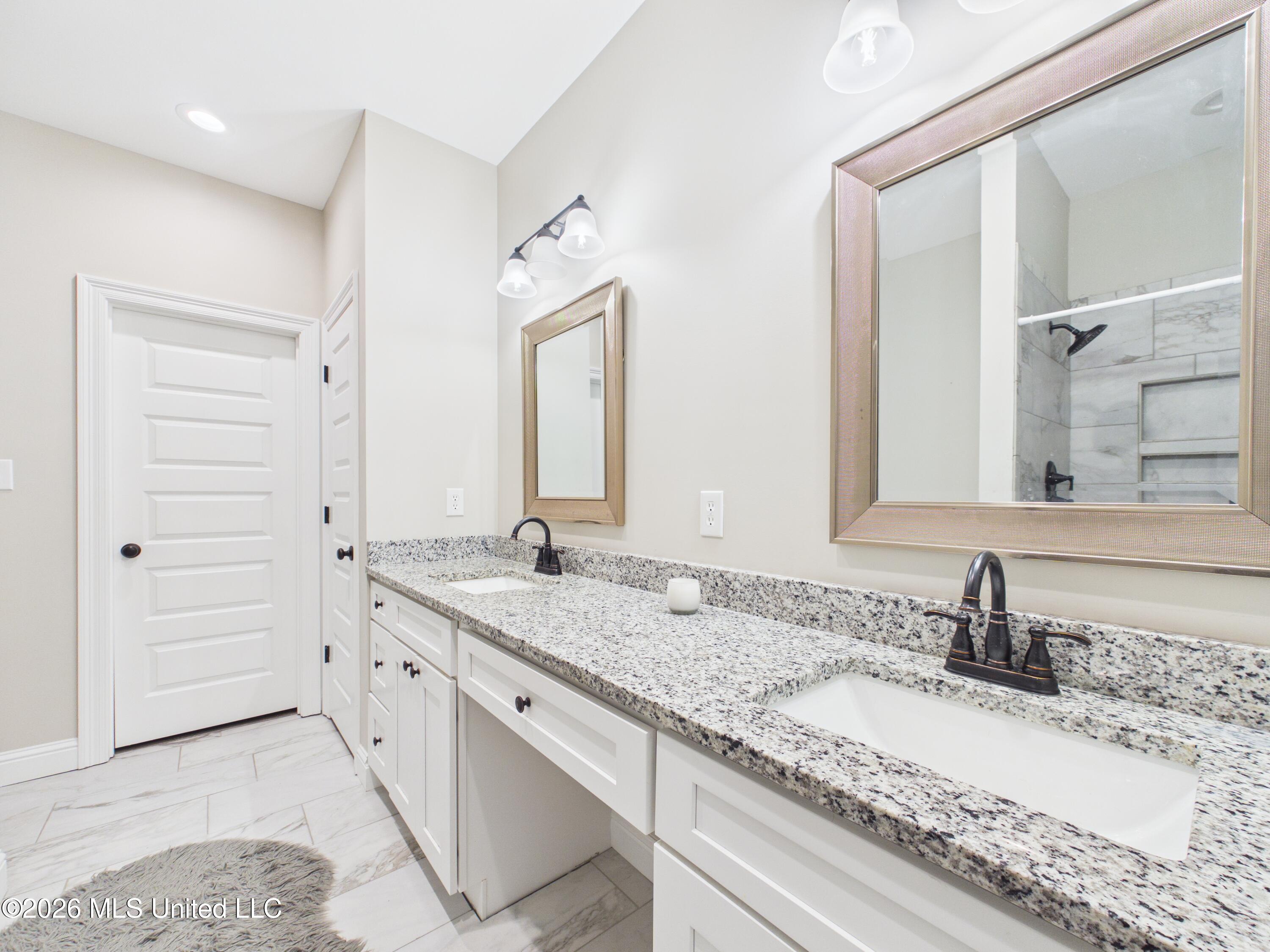 1925 Beachview Drive Ocean Springs, MS 39564 - Photo 25 of 33 CAM04449G0-PR0037-STILL028